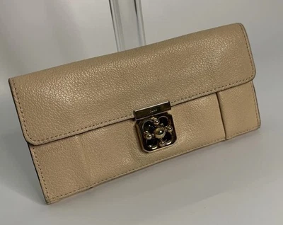 Cartera Chloe Continental en Cuero Suave Neutro con Bloqueo Giratorio Dorado AUTÉNTICA Foto 1 de 4