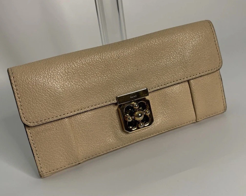 Cartera Chloe Continental en Cuero Suave Neutro con Bloqueo Giratorio Dorado AUTÉNTICA Foto 1 de 4