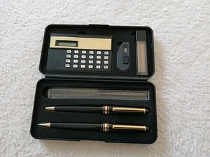 Vintage 80er Geschenk Etui Lineal Kugelschreiber LCD Taschenrechner. - Bild 1 von 6