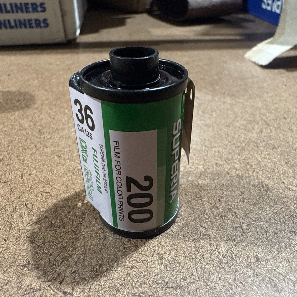 Película de 35 mm Fujicolor Superia X-tra 200 36 exp. — caducado Foto 1 de 1