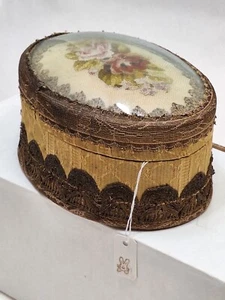 Antike 5,25" Petit Point bestickte verdeckte Schachtel mit konvexer Kuppelspitze um 1910-1920er Jahre - Bild 1 von 9