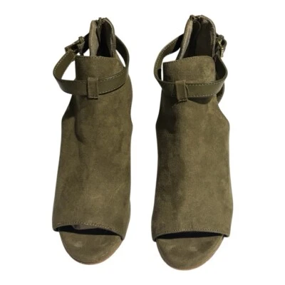 Kenneth Cole REACTION | Botín con capucha Hit para mujer | Botín 7,5 oliva Foto 1 de 4