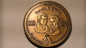1995 Lewis & Clark Famous Masons Vintage Medalla Mason Masonic G Brújula y Cuadrado - Imagen 1 de 17