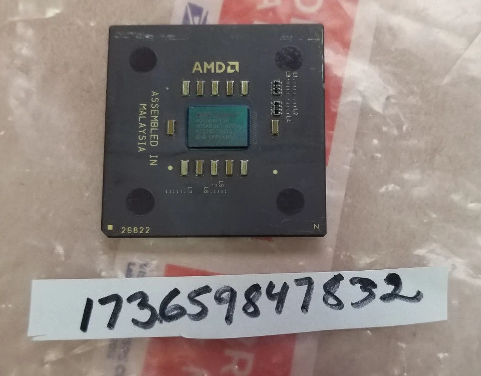 AMD Athlon 700 700MHz/256KB/200MHz A0700APT3B Base/Socket A 462 CPU Processor - Image 1 of 1