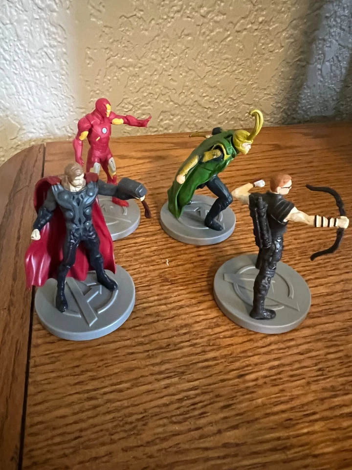 Lote de 4 figuras PVC Marvel Avengers 2.5" CDI 2012 Loki Thor Capitán América Foto 1 de 3