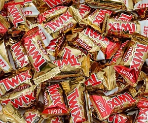 TWIX Cookie & Caramel Minis Chocolate, Bulk & Delicious Candy Bars (2 Pounds) - Picture 1 of 12