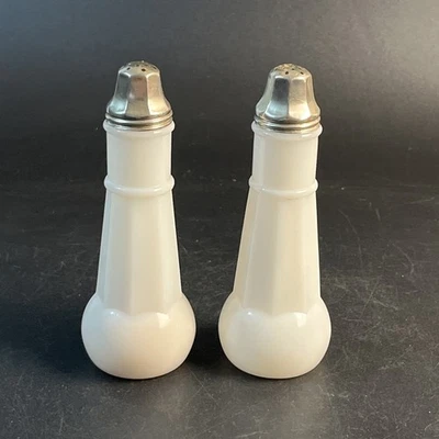 Juego de coctelera de sal y pimienta de vidrio de leche blanco de colección 6,5" de alto para fiestas tono plata Foto 1 de 4