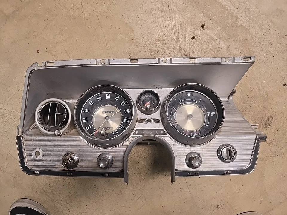 1963 年别克里维埃拉仪表簇仪表板边框装饰仪表盘 6406246 — 第 1/4 张图片