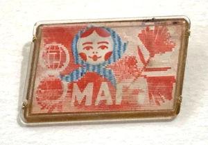 LENTICULAR PIN USSR Vintage Pinback WOMAN DAY MARCH 8th Holiday Broche Stereo. - Picture 1 of 3