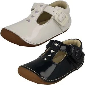 ZAPATOS DE PATENTE PARA NIÑAS CLARKS PRE WALKERS DIMINUY BEAT - Imagen 1 de 19
