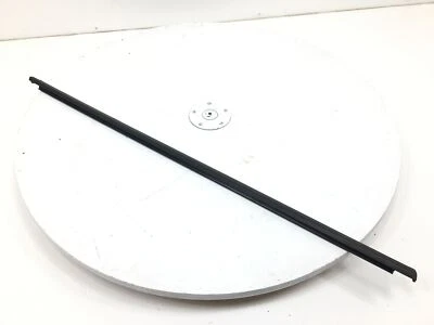 Volkswgaen Golf GTI 2015-2021 puerta trasera derecha ventana cinturón moldura moldura OEM Foto 1 de 4