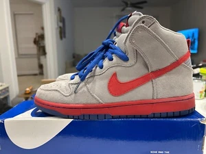 Size 9.5 - Nike SB Dunk High Pro Medium Grey Varsity Red Old Royal - Picture 1 of 9