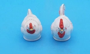 Salero y pimentero gallina gallo cerámica Japón ocupado pollo vintage 3" x 2" - Imagen 1 de 5
