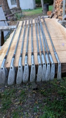 Juego de hierros Wilson X 31 para hombre diestro: 1-plancha- PW R-flex, buenos agarres de gamuza Avon Foto 1 de 4