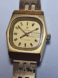 RARO!! Reloj Vintage ZODIAC Automático Fecha Chapado en Oro Esfera Plateada FUNCIONANDO #9552 - Imagen 1 de 10