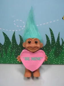 SCATOLA CUORE CARAMELLE SAN VALENTINO "BE MINE" - 5" Russ Troll - MOLTO RARA - Mint - Foto 1 di 7