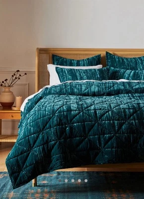 Edredón de terciopelo de felpa Anthropologie turquesa oscura Foto 1 de 2