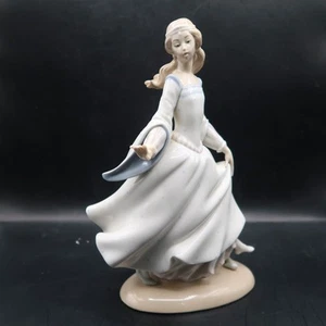 Lladro Cinderella Lost Slipper Figur #4828 fehlender Finger Vintage BITTE LESEN - Bild 1 von 11