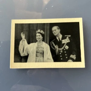 QUEEN ELIZABETH RARE trading CARD 1953 Type 7 - Picture 1 of 2