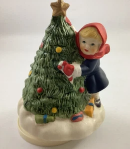 Vintage Aldon Bisque Musical Figurine Plays “I Wish You A Merry Christmas”Taiwan - Picture 1 of 12