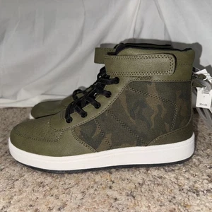 Old Navy Mid-Top Canvas Slip-On Sneakers for Boys, Camo, Size 2 - Picture 1 of 6