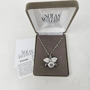 Collar Colgante Orquídea Pavé Colección Glamour Nolan Miller con Caja - Imagen 1 de 7