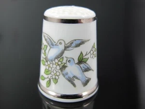 Royal Worcester THIMBLE Pair of DOVES Fine Bone China Wedding Flowers Vintage - Picture 1 of 5