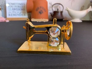 MÁQUINA DE COSER Crystal Temptations Estatuilla Adorno Chapado en Oro 24k y Cristales - Imagen 1 de 6