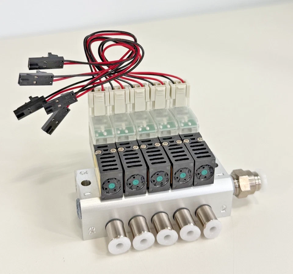 Conjunto de colector de válvula solenoide neumática CKD M3QRB110-D2H-5 - 5 estaciones Foto 1 de 4