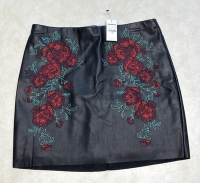 Minifalda Express bordada rosas rojas negra imitación cuero 6 nueva con etiquetas Whimsigoth Foto 1 de 4