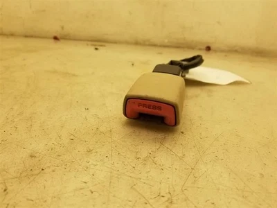 04-13 MONTAJE HEBILLA CINTURÓN SEGURIDAD DELANTERO LADO PASAJERO TOYOTA HIGHLANDER  Foto 1 de 4