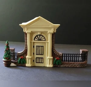 Department 56 - Disney Parks Village - Olde World Antiques Gate #5355-4 - Bild 1 von 4