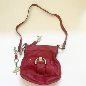 B. MAKOWSKY Purse Crossbody Red Pebbled Leather Shoulder Handbag with Keychain - Picture 1 of 8