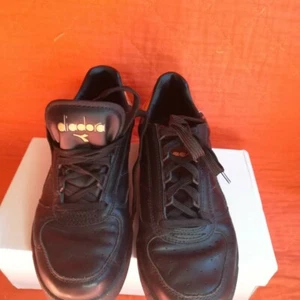 SNEAKERS 38.5 DIADORA ORIGINALI PIANTA STRETTA NERO SENZA SCATOLA - Foto 1 di 4