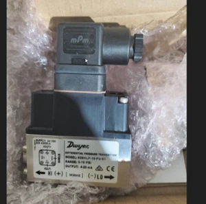 Dwyer 629HLP-15-P2-S1 Differential Pressure Transmitter, 0-15 PSI, 24 VDC - Picture 1 of 3