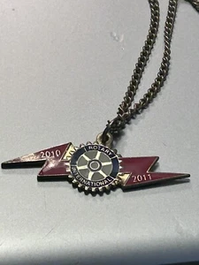 Rotary International Lapel with Chain 2010-2011 - Picture 1 of 4