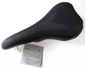 SELLE FI' ZI:K PLATEAU RAILS TITANIUM NOIRE NEUVE - Photo 1 sur 5