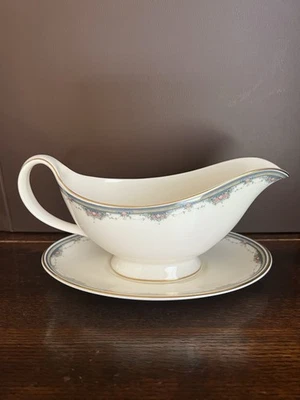 Royal Doulton Albany Gracioso barco con placa base hecho en Inglaterra Foto 1 de 4