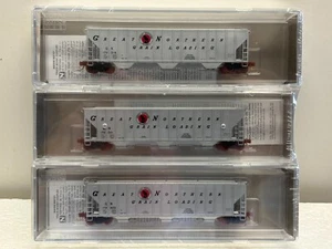 N Scale Micro Trains Special Run 09-15 Great Northern Covered Hopper 3-Pack - Picture 1 of 3