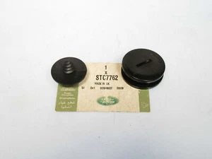 Land Rover Range Rover 4.0L & 4.6L 1995-2002 Rubber Mat Trim Fixing Kit STC7762 - Picture 1 of 1