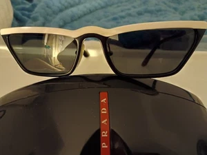 PRADA Sunglasses - Cats eye shape - Picture 1 of 7
