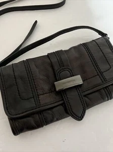 Juicy Couture schwarze weiche Leder Geldbörse Clutch Crossbody verstellbarer Riemen - Bild 1 von 8