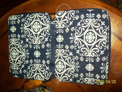 Vera Bradley 钢蓝色奖章平板电脑 Tamer iPad 保护壳 9"x11.5" — 第 1/4 张图片