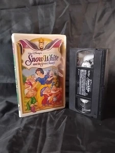 Walt Disney Masterpiece Collection Snow White And The Seven Dwarves VHS. Upsta6 - Picture 1 of 10
