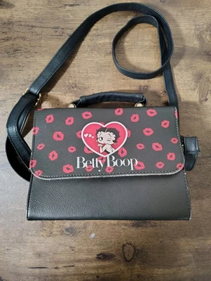 Raro BOLSO CRUZADO BETTY BOOP Corazón Guiño Besos Negro Cuadrado Vegano Imitación  Foto 1 de 4