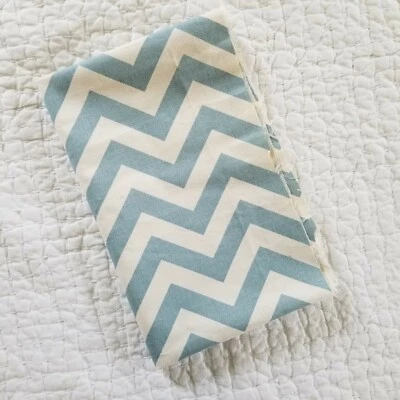 Remanente de tela azul/natural Premier Prints ZigZag Village pieza de chatarra 48"x30,5" Foto 1 de 3