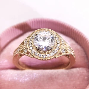 Anillo de compromiso redondo con halo milgrain de moissanita 2,87 TCW enchapado en oro rosa de 14 k - Imagen 1 de 12