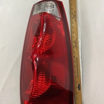 Genuine GM 2002-2006 Avalanche 1500 2500 Tail Light Lamp Driver Side 15771437 - Изображение 1 из 4