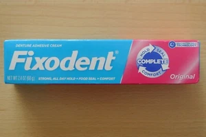 Crema adhesiva completa para dentaduras Fixodent, original, 2,4 oz - Imagen 1 de 4