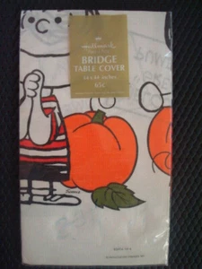 VINTAGE HALLMARK PEANUTS GREAT PUMPKIN HALLOWEEN TABLE COVER NEW - Picture 1 of 2